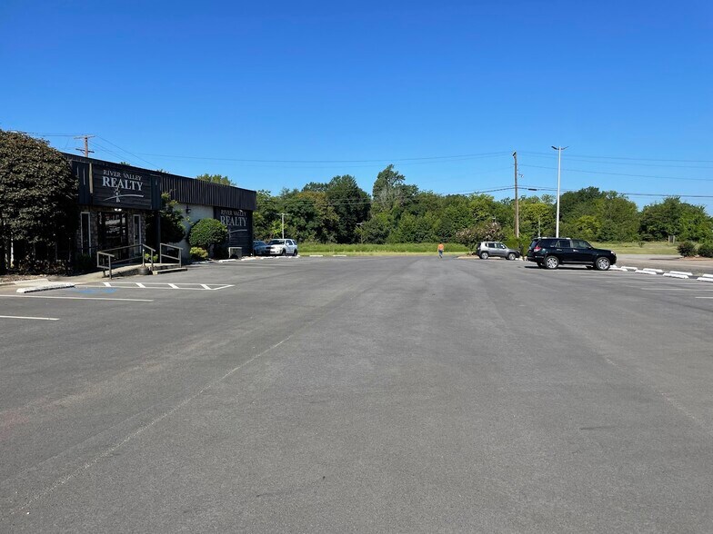 More Photos Of 800 E Main St, Russellville Office For Sale