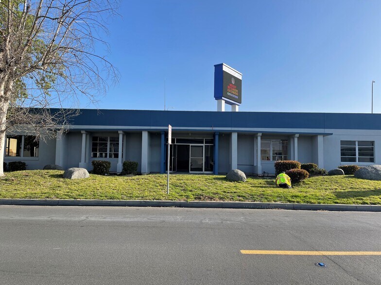 More Photos Of 1130 Simpson Way, Escondido Unknown For Lease