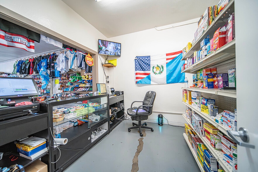 More Photos Of 9106-9110 Mission Blvd, Riverside Storefront Retail Residential For Sale