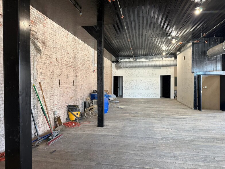 More Photos Of 320 W Walnut St, Springfield Apartments For Lease