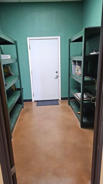More Photos Of 1115 S Taylor Ave, Montebello Truck Terminal For Lease