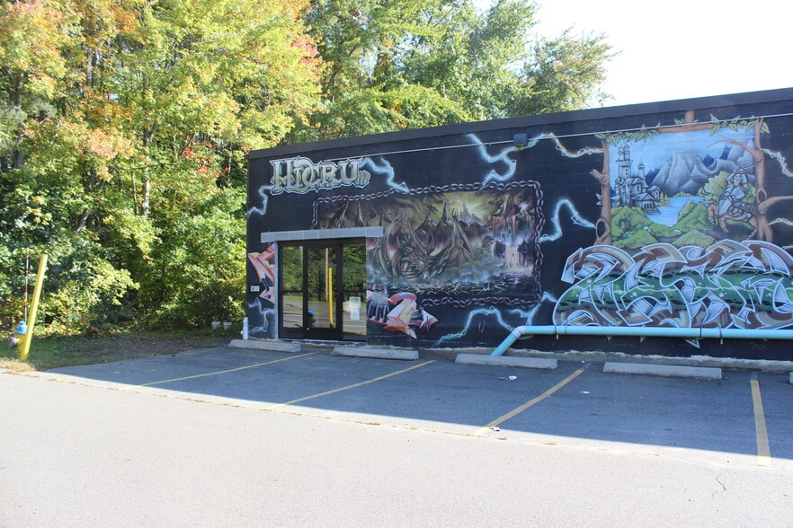 More Photos Of 969-979 Meriden Waterbury Tpke, Plantsville Freestanding For Lease