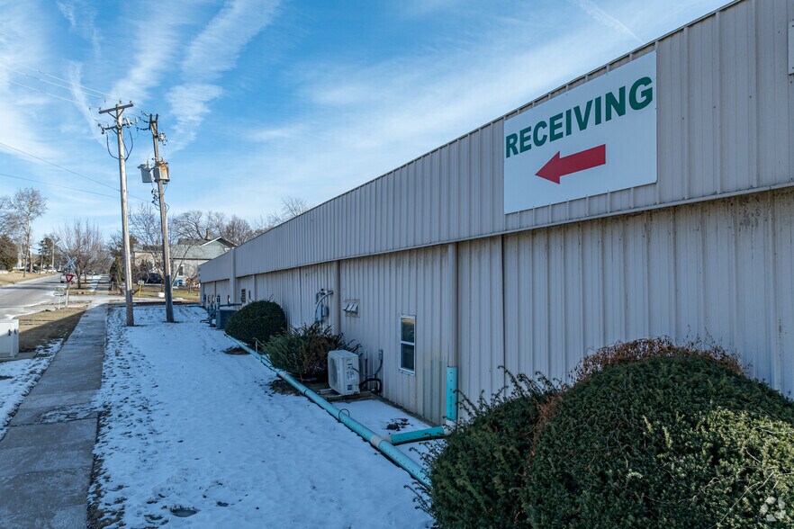 More Photos Of 138 Pierce St, Aurora Warehouse For Sale