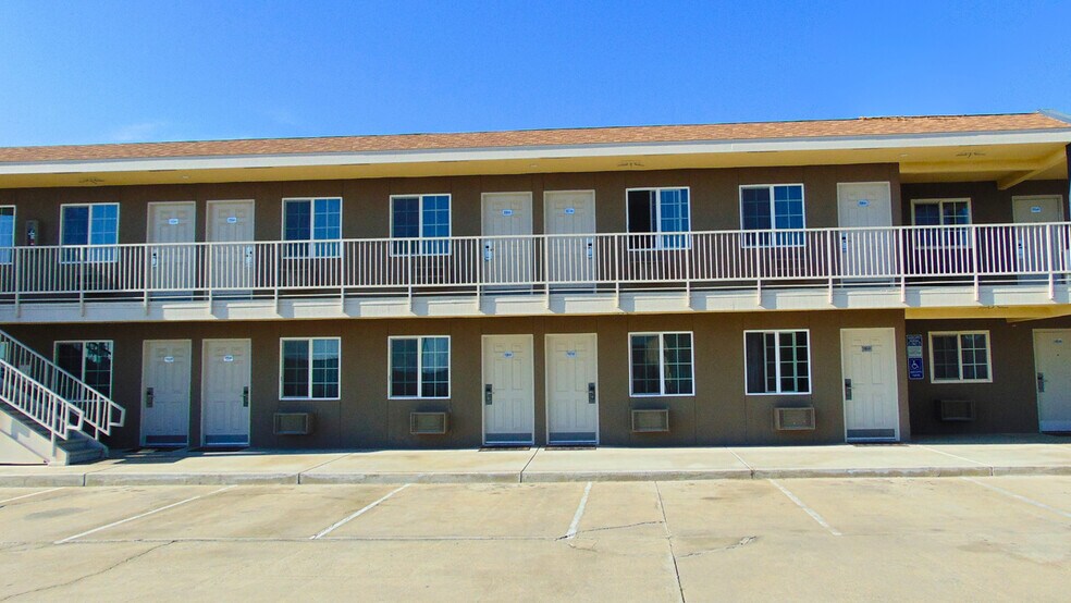 More Photos Of 2111 Whitley Ave, Corcoran Hotel For Sale