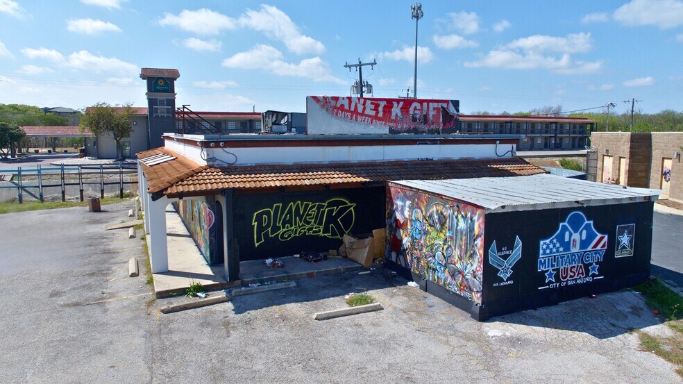 More Photos Of 6515 W Military Dr, San Antonio Freestanding For Sale