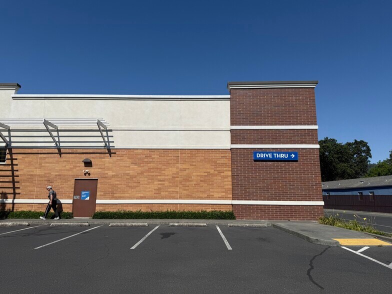 More Photos Of 680 S State St, Ukiah Drugstore For Lease