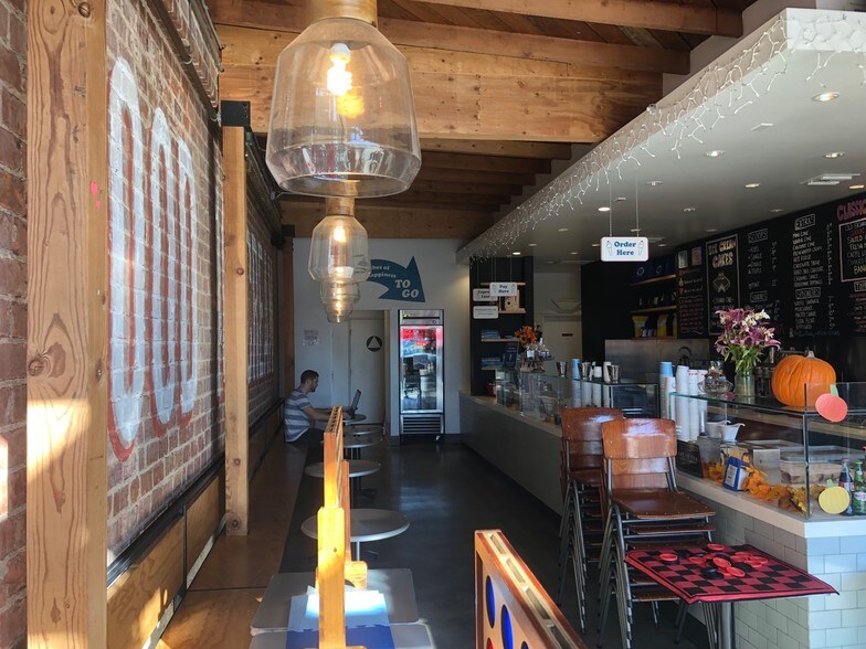 More Photos Of 7563-7565 Beverly Blvd, Los Angeles Restaurant For Lease