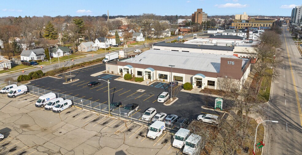 Primary Photo Of 176 S Main St, Mount Clemens Office For Lease