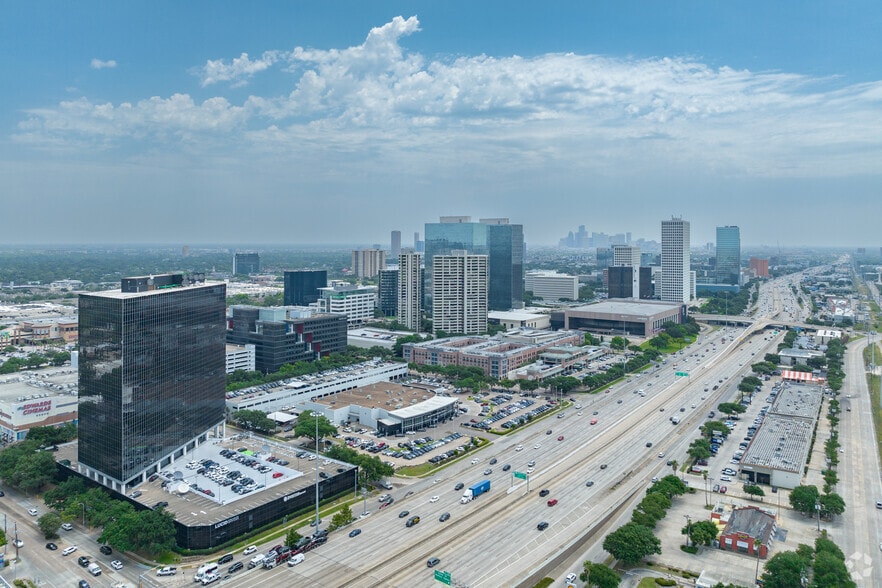 More Photos Of 24 Greenway Plz, Houston Office For Lease