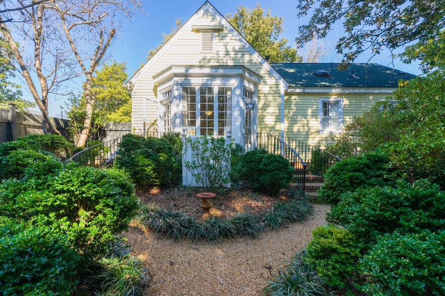 More Photos Of 132 E College St, Griffin Hospitality For Sale