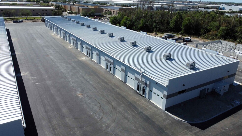 More Photos Of 16103 Lee Rd, Fort Myers Light Manufacturing For Lease