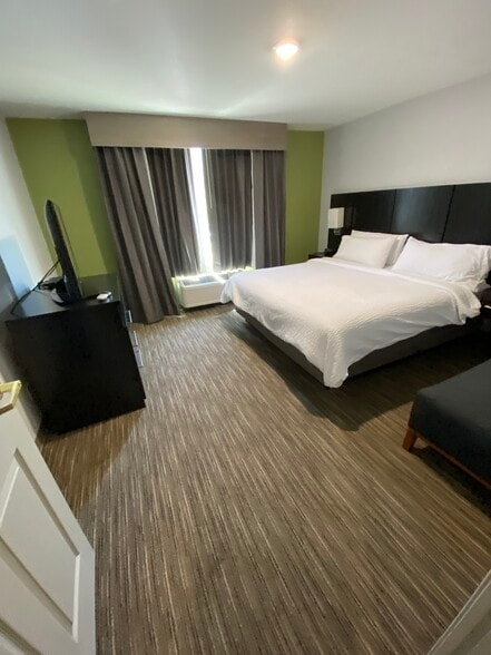 More Photos Of 43719 17th St W, Lancaster Hotel For Sale