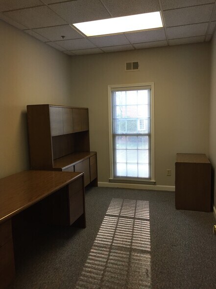 More Photos Of 1111 Cambridge Sq, Alpharetta Office Residential For Sale