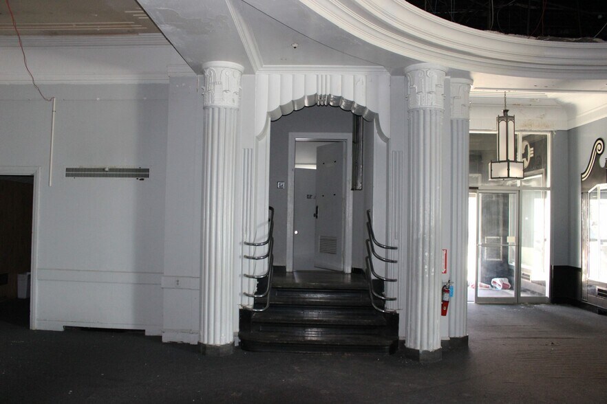 More Photos Of 500 3rd St, Niagara Falls Loft Creative Space For Lease