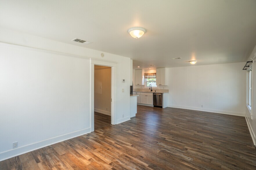 More Photos Of 912 E Commonwealth Ave, Fullerton Apartments For Sale