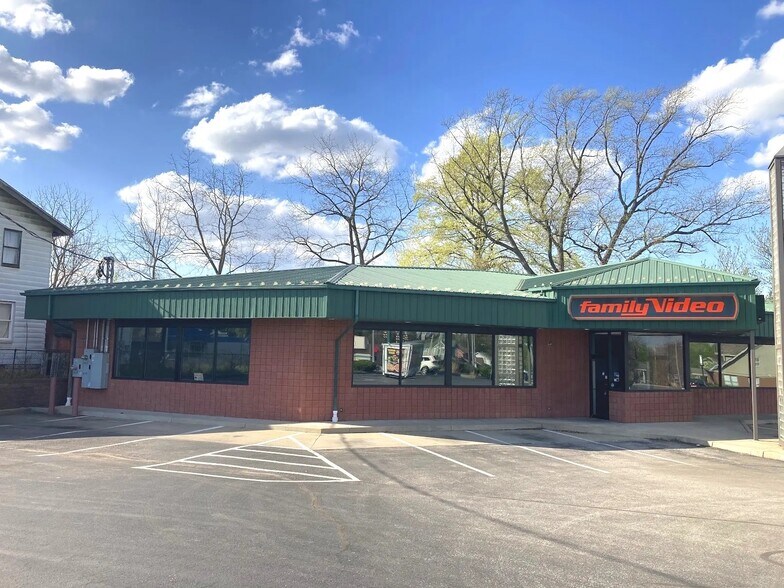 More Photos Of 2072 E Midlothian Blvd, Youngstown Freestanding For Lease