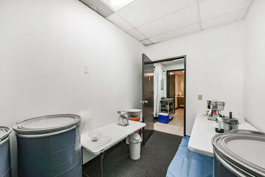 More Photos Of 20550 Townsen Blvd, Humble Loft Creative Space For Sale