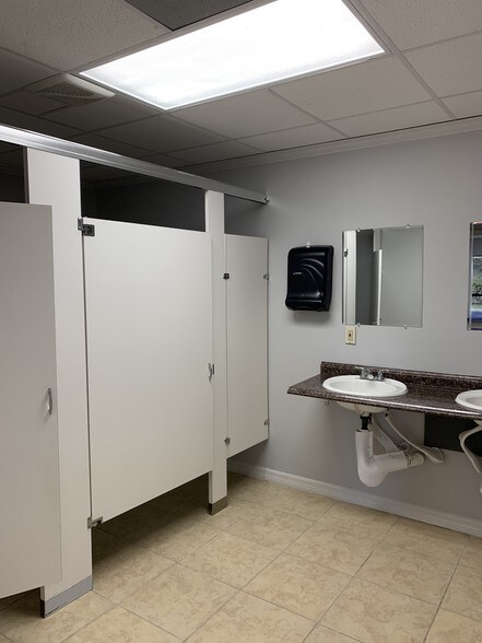 More Photos Of 11301 N US Hwy 301, Thonotosassa Medical For Lease