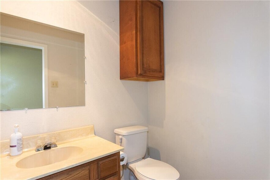 More Photos Of 10509 Old Manchaca Rd, Austin Warehouse For Lease