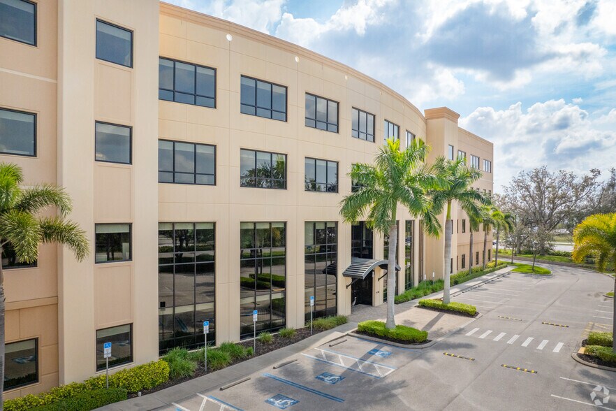 More Photos Of 12769 Gateway Blvd, Fort Myers Office For Lease