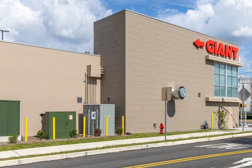 More Photos Of 93 Old York Rd, Jenkintown Supermarket For Lease