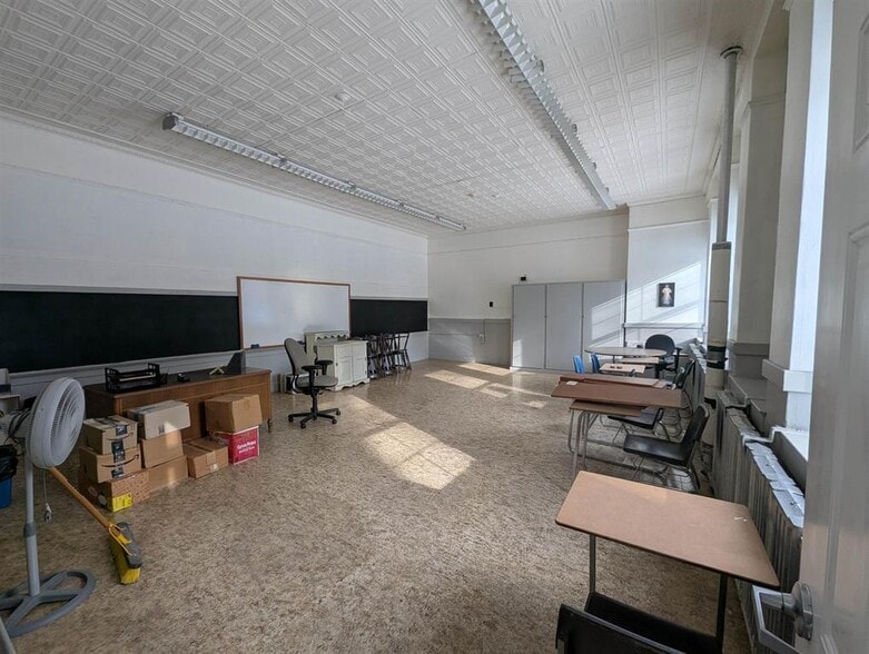 More Photos Of 16 Central st, Claremont Specialty For Sale