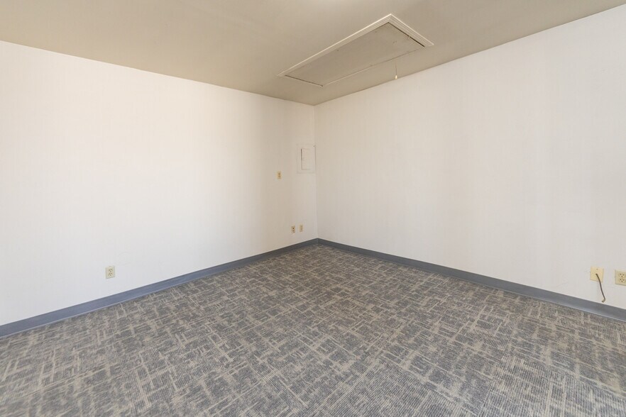 More Photos Of 3700 N 14th St, Ponca City Warehouse For Sale