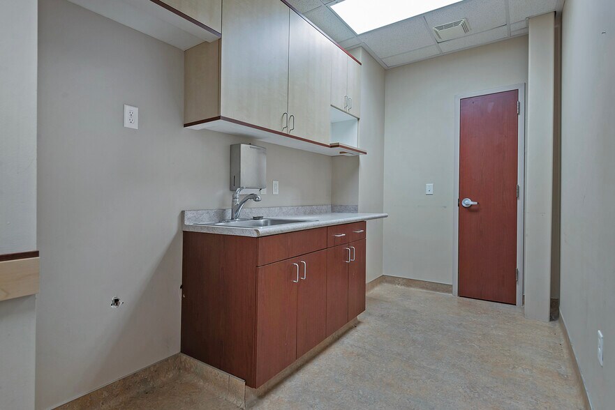 More Photos Of 320 W River Park Dr, Provo Medical For Sale