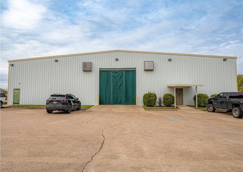 More Photos Of 1514 Shiloh Ave, Bryan Warehouse For Lease