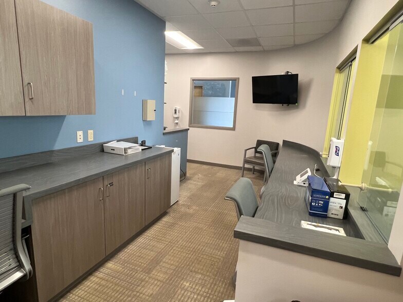 More Photos Of 241 S Westfield St, Agawam Freestanding For Lease