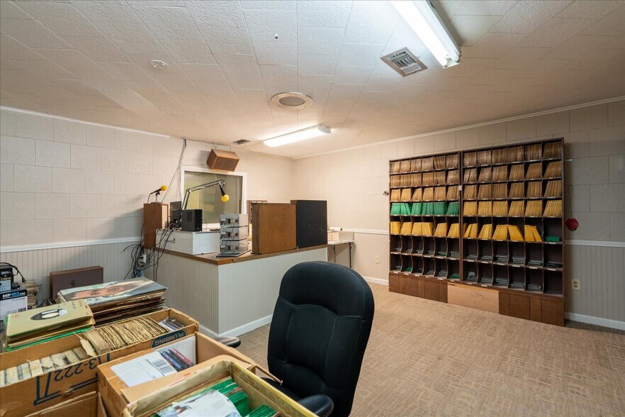 More Photos Of 5304 Meeks Dr, Orange Office For Sale