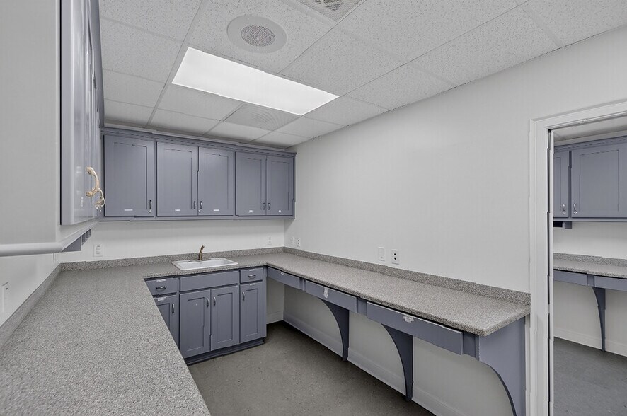 More Photos Of 1930 Charlie Hall Blvd, Charleston Medical For Lease