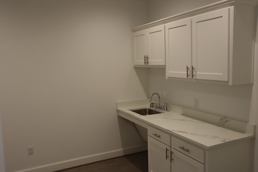 More Photos Of 400 Stonebrook Pky, Frisco Office For Sale