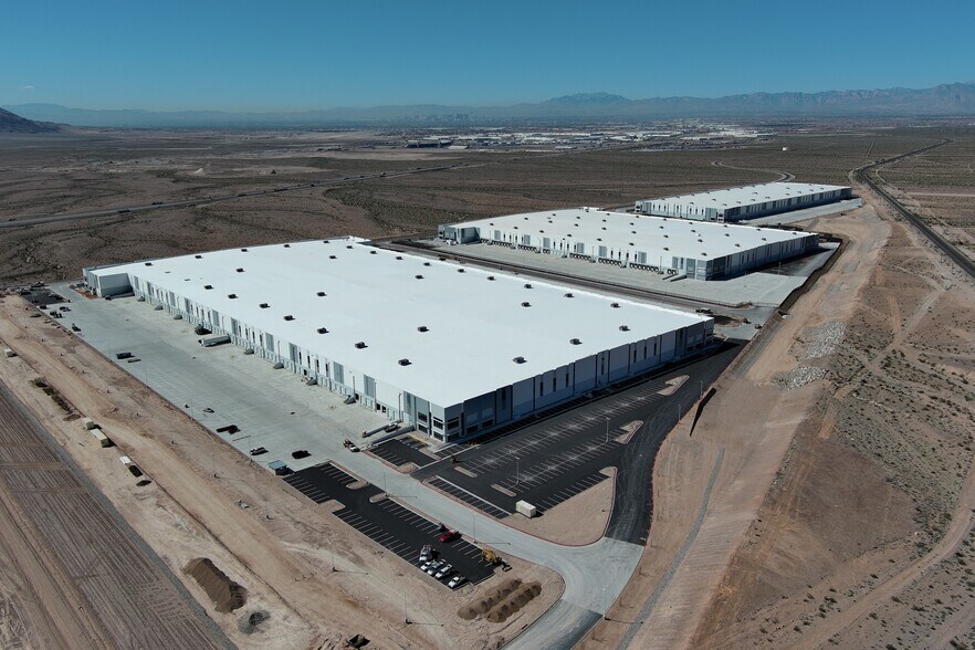 More Photos Of I-15 & N Hollywood, North Las Vegas Unknown For Lease