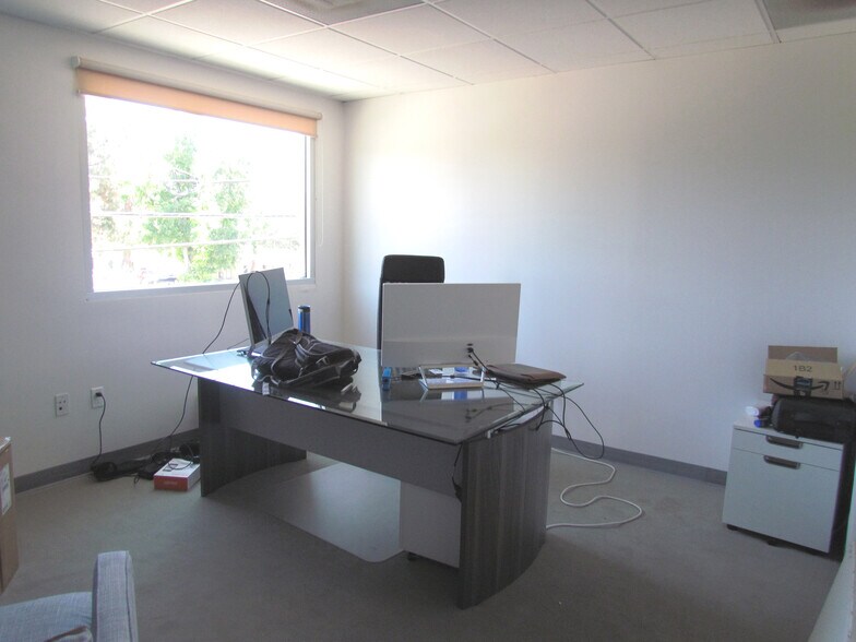 More Photos Of 1518-1520 W Magnolia Blvd, Burbank Storefront Retail Office For Sale