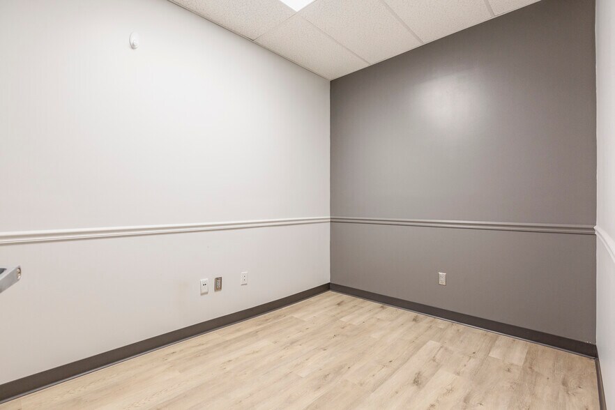 More Photos Of 11515 Highway 31, Sellersburg Light Distribution For Lease