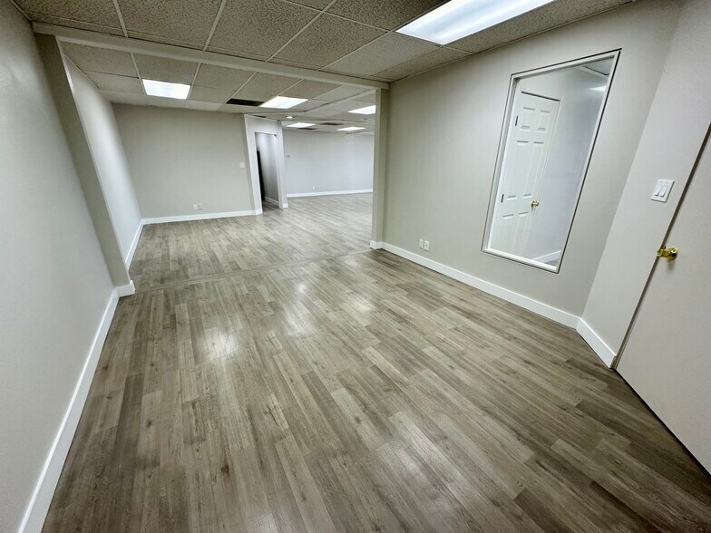 More Photos Of 4550 Kearny Villa Rd, San Diego Office For Sale