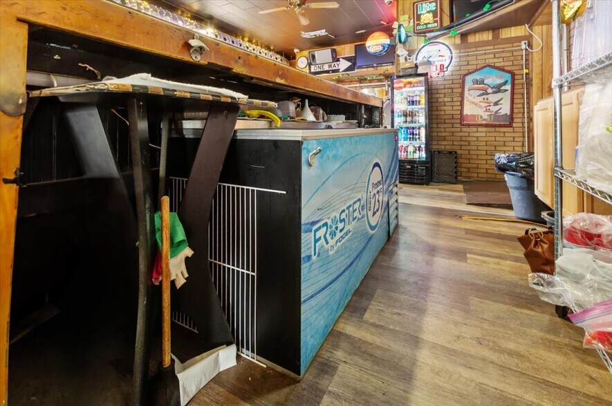 More Photos Of 1034 8th St, Onawa Bar For Sale