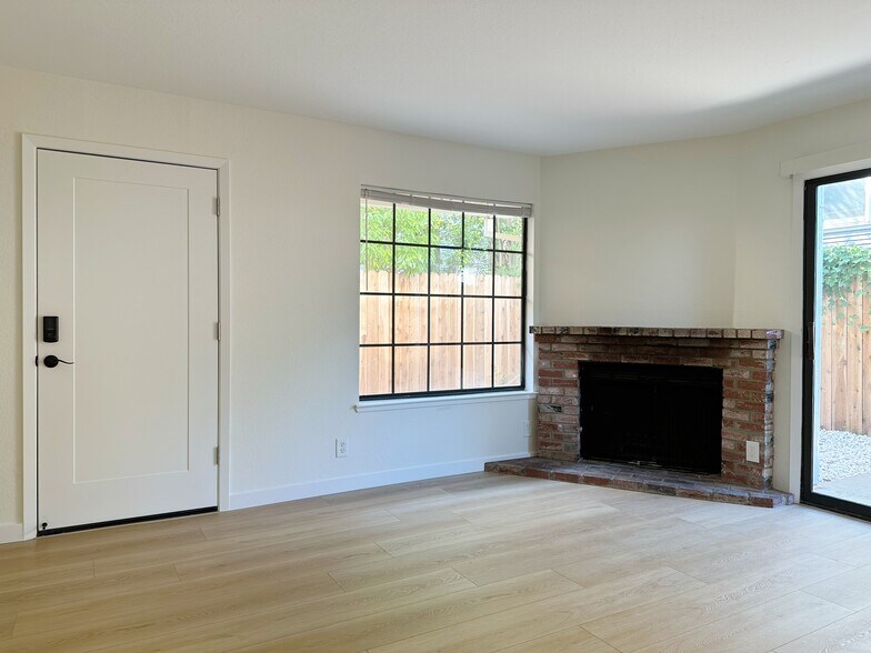 More Photos Of 1805 V St, Sacramento Dormitory For Sale