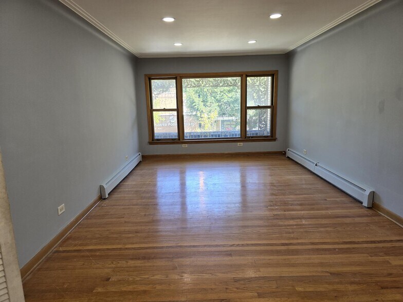 More Photos Of 6444 N Central Ave, Chicago Office For Sale