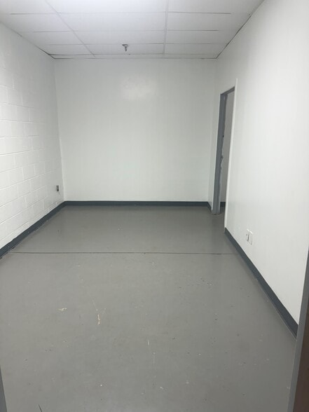 More Photos Of 1817 Linwood Blvd, Oklahoma City Warehouse For Lease