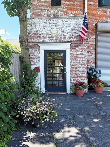 More Photos Of 13 Myrtle St, Manhasset Flex For Sale