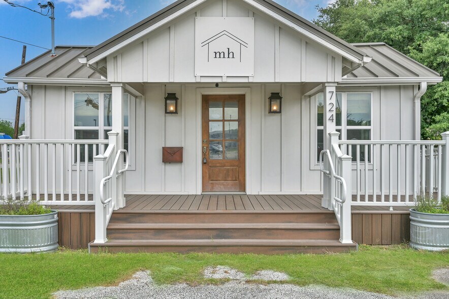 More Photos Of 724 W Main St, Tomball Medical For Sale