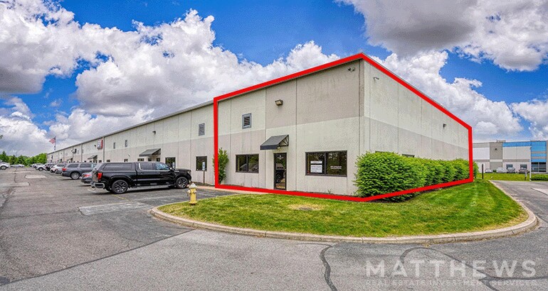 More Photos Of 3455 Centerpoint Dr, Grove City Warehouse For Lease