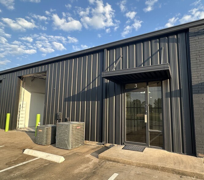 More Photos Of 8850 Windfern Rd, Houston Warehouse For Lease
