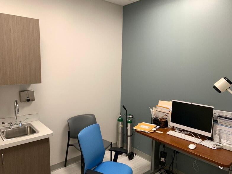 More Photos Of 24430 Stone Springs Blvd, Dulles Town Center Medical For Lease