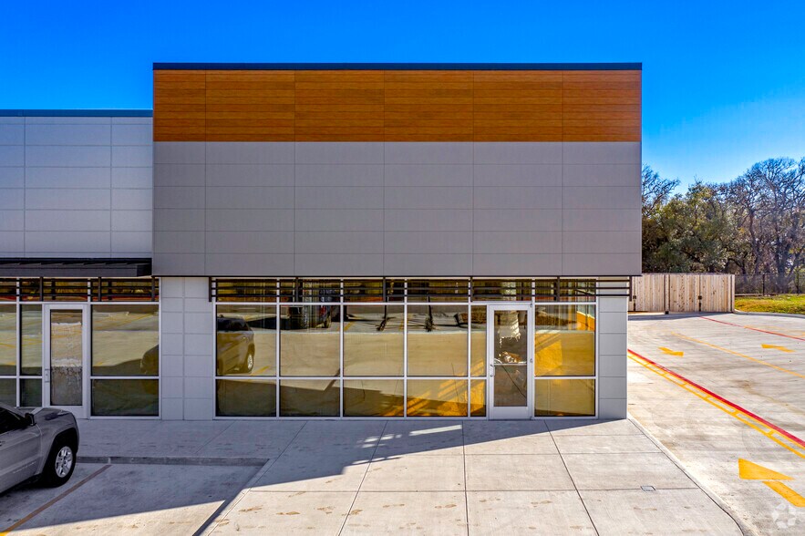 More Photos Of 11034 W Military Dr, San Antonio Storefront Retail Office For Lease