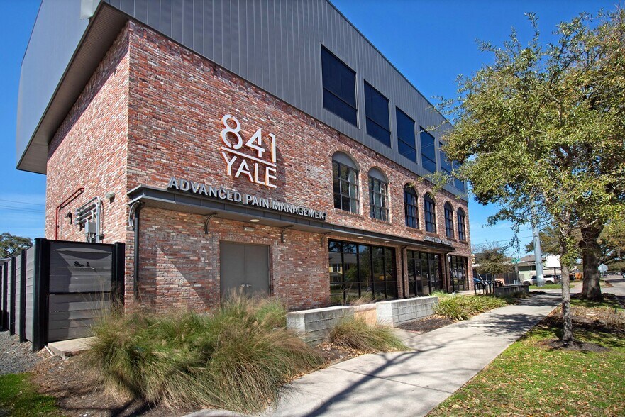 More Photos Of 841 Yale St, Houston Medical For Sale