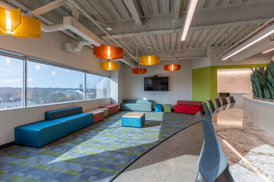 More Photos Of 25300-25330 Telegraph Rd, Southfield Office For Lease