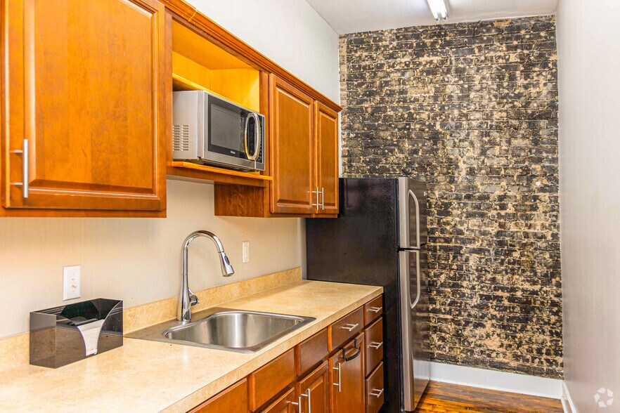 More Photos Of 445 King St, Charleston Office For Lease